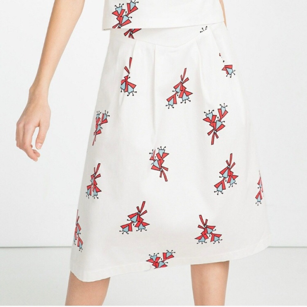⭐️ Zara White Floral Midi A-Line Skirt